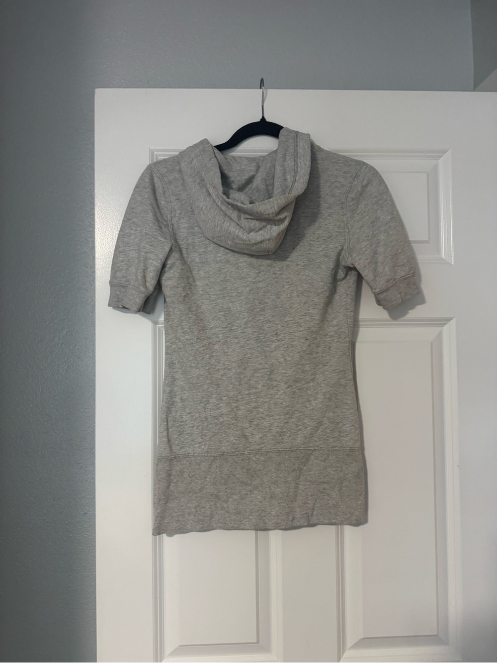 Hollister Light Gray Short-Sleeve Zip Hoodie Pajama Top - Picture 3 of 3